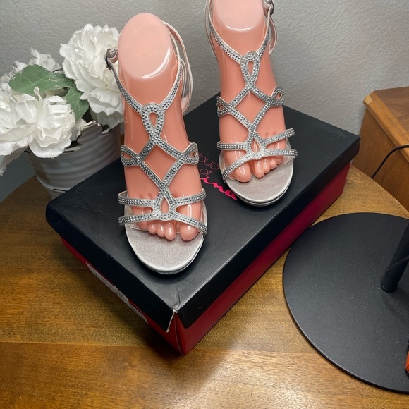 Touch of Nina satin and crystal Metallic Strappy Heels worn once Sz 9.5 with box - Picture 5 of 11